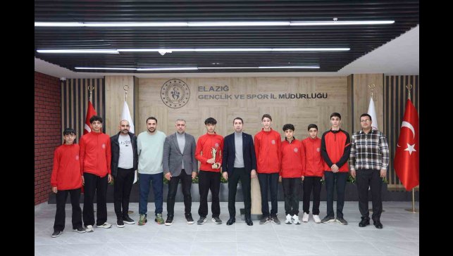 Türkiye'nin en genç hokey takımından büyük başarı