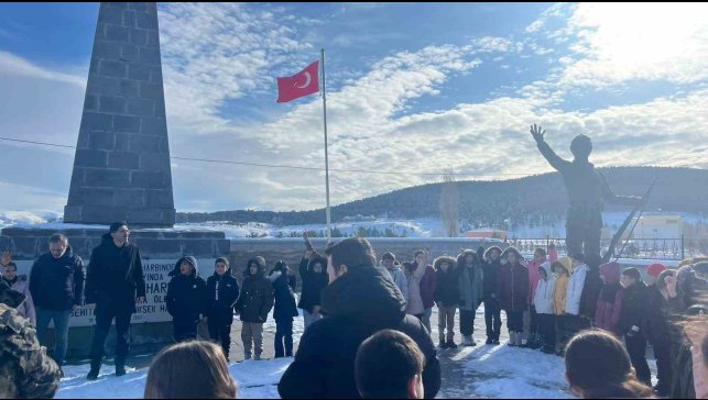 Sarıkamış'ta genç yürekler donan umutları ısıttı