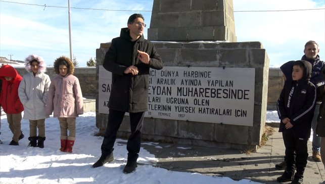 Kars'ta öğrenciler Sarıkamış şehitlerini andı
