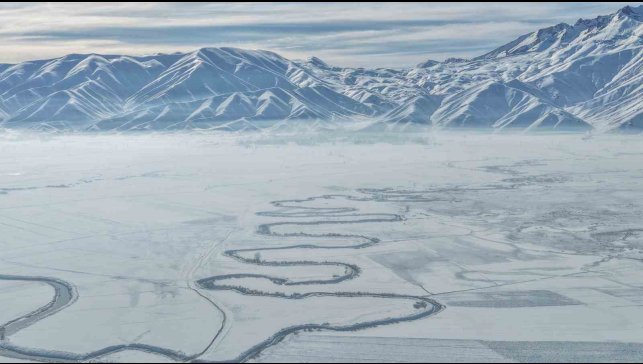 Yüksekova'nın kar altındaki menderesleri hayran bırakıyor