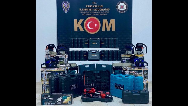 Kars'ta kaçakçılık operasyonu: Çok sayıda tütün ve elektronik malzeme ele geçirildi