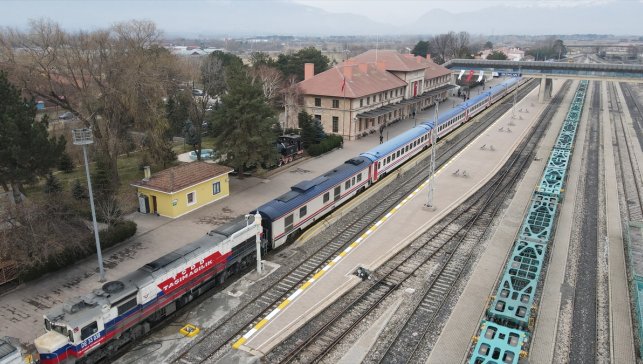 Yeni sezonun ilk seferine çıkan Turistik Doğu Ekspresi Erzincan'a ulaştı