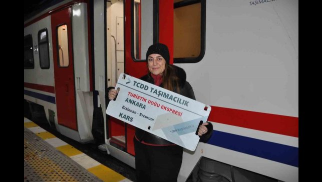 Masalsı yolculuğun son durağı: Turistik Doğu Ekspresi Kars'ta coşkuyla karşılandı