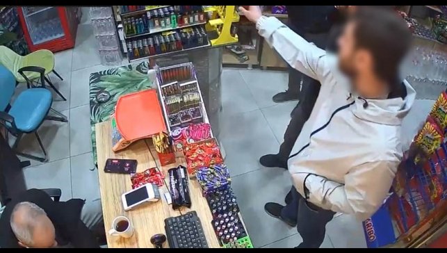 Çakmak hırsızı kameraya yakalandı