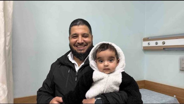 Boğazına cisim kaçan çocuğu 'Heimlich' manevrasıyla kurtardı