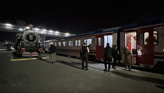 Turistik Doğu Ekspresi yeni sezonda Kars'tan ilk seferine çıktı