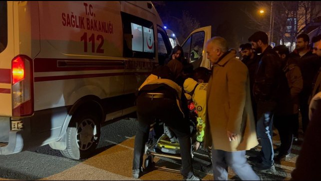 Erzincan'da iki otomobil çarpıştı: 5 yaralı