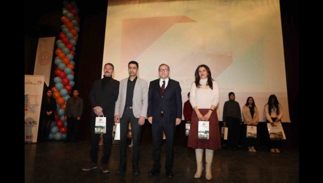 Kars'ta en çok kitap okuyanlara ödülleri verildi