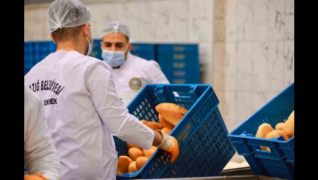Elazığ'da halk ekmek 53 noktada vatandaşlarla buluşuyor