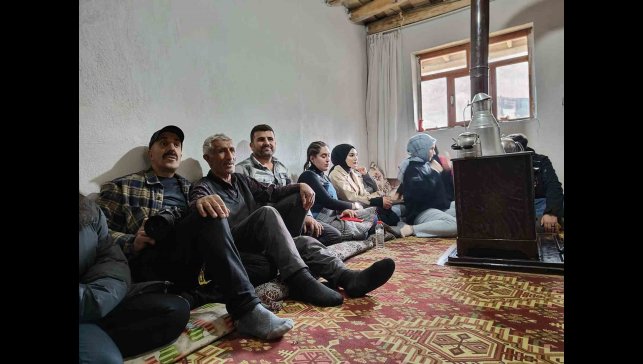 Muş'ta üniversite öğrencileri doğayı gezerek dengbejlik kültürüyle buluştu