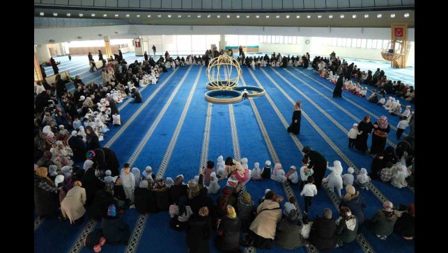 Terzibaba Camii'nde miniklerin "üç aylar" coşkusu