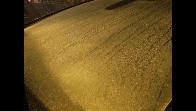 Elazığ'da araçların camları buz tuttu