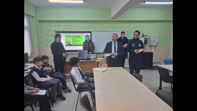 Öğrencilere Kur'an-ı Kerim hediye edildi