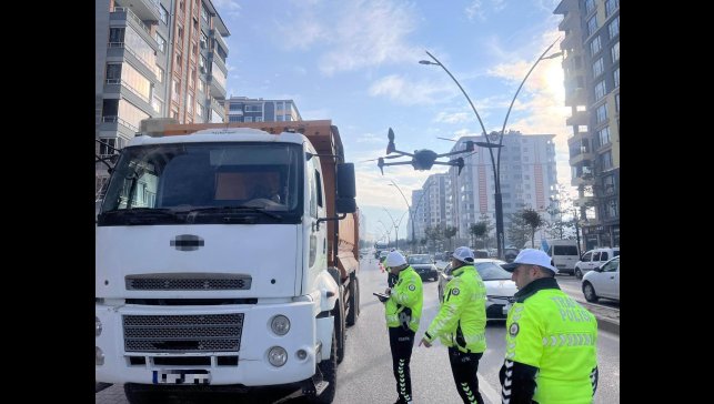 Malatya'da beton mikserleri ve hafriyat kamyonlarına dron destekli denetim