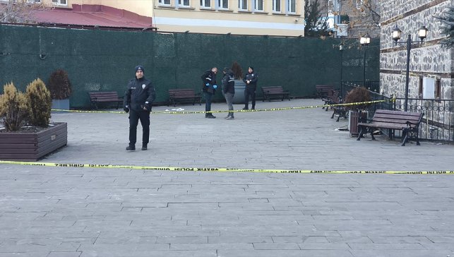 Kars'ta iki grup arasında çıkan bıçaklı kavgada 2'si ağır 7 kişi yaralandı