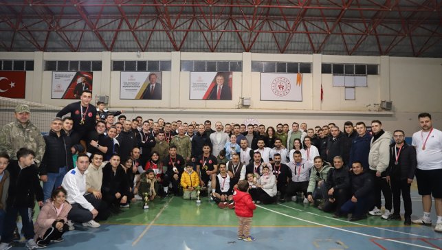 Şemdinli'de voleybol turnuvası düzenlendi