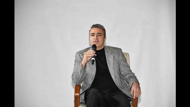 Ardahan Valisi Hayrettin Çiçek, "Kariyer Günleri" etkinliğinde öğrencilerle bir araya geldi