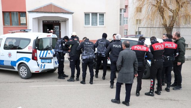 Erzurum'da karbonmonoksit gazından zehirlenmek üzere olan genci polis ve itfaiye kurtardı