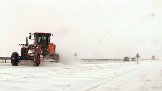 Ardahan'da Türkgözü-Posof-Damal kara yolu kar nedeniyle ağır tonajlı araçlara kapatıldı