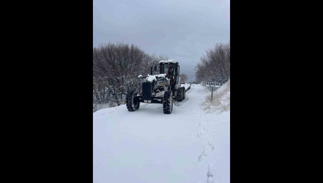 Elazığ'da kapalı köy yolu 103 oldu, ekipler çalışmalarını sürdürüyor