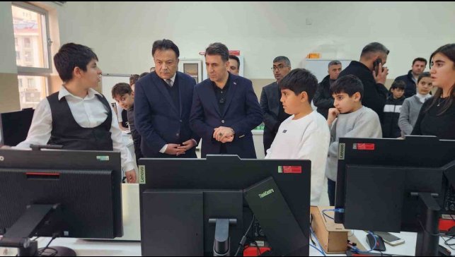 Tunceli'de Bilim ve Sanat Şenliği renkli görüntülere sahne oldu