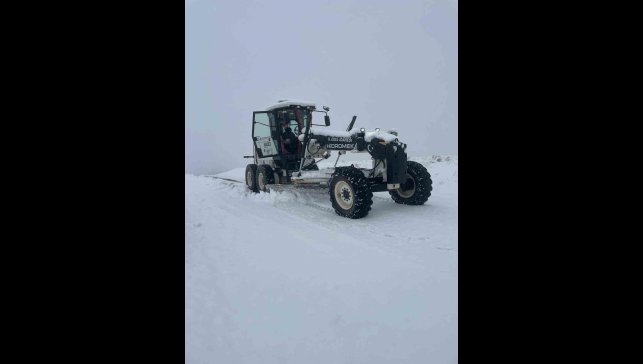 Elazığ'da kapalı köy yolu 111 oldu, ekipler çalışmalarını sürdürüyor