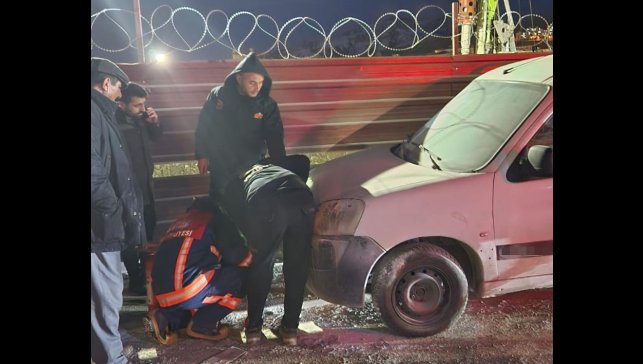 Van'da park halindeki kamyonette yangın