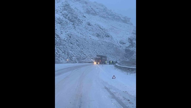 Erzurum-Erzincan karayolunda ağır tonajlı araçların geçişine izin verilmiyor