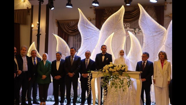 Malatya Büyükşehir Belediye Başkanı Sami Er, kızının nikahını kıydı