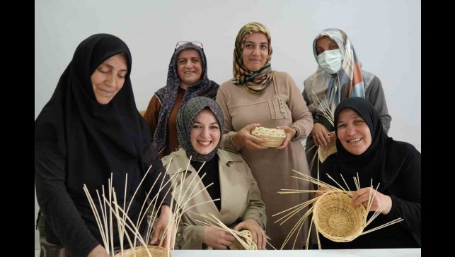 Kanser hastası kadınlar, umutlarını rattan objelere taşıdı