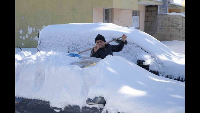Erzurum beyaz örtüsüne büründü