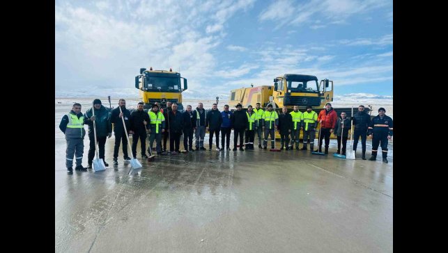 Iğdır'da kar yağışı hayatı olumsuz etkiledi: 53 köy yolu kapandı