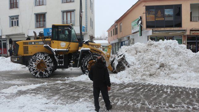 Şırnak, Siirt, Elazığ ve Bingöl'de kar nedeniyle 269 yerleşim yerine ulaşım sağlanamıyor