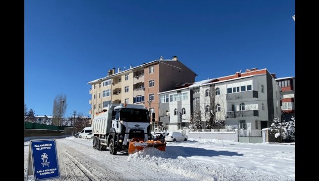 Palandöken Belediyesi karla mücadelede sahada