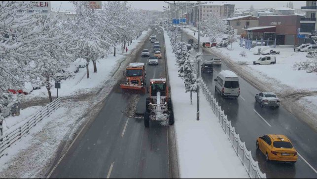 Van'da kar yağışı hayatı olumsuz etkiliyor