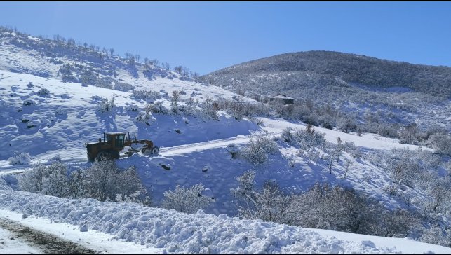 Bingöl'de kapanan köy yollarında çalışmalar aralıksız sürüyor
