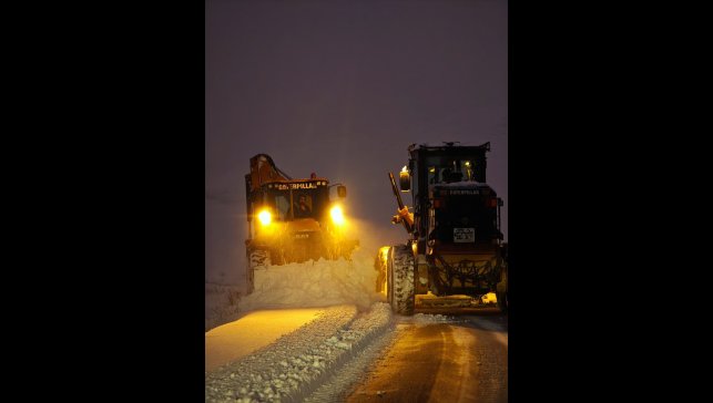 Van'da ulaşımın sağlanamadığı 569 yerleşim yerinden 226'sının yolu açıldı