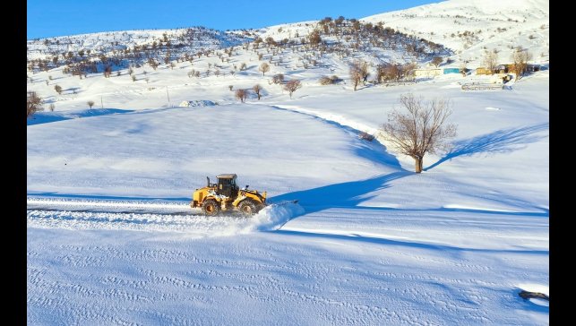 Muş'ta bir günde 333 köy yolu ulaşıma açıldı