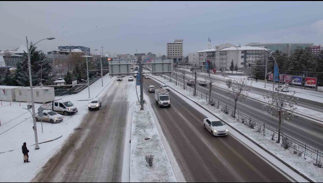Malatya'da kar yağışı hayatı olumsuz etkiledi