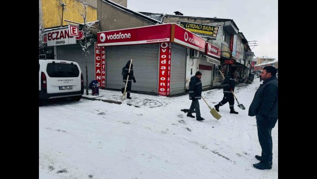 Patnos Belediyesi'nden karla mücadelede yoğun mesai