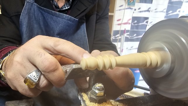 Çıraklıktan devlet sanatçılığına uzanan tespih ustası mesleğine 40 yılını verdi