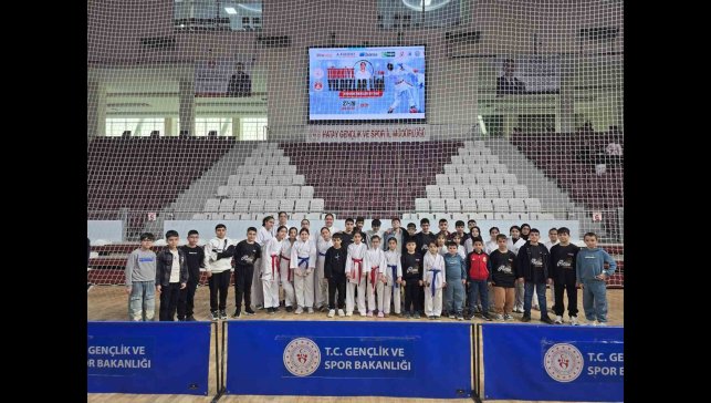 Elazığlı sporcular 45 madalya turnuvaya damga vurdu