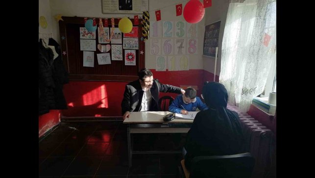 Susuz Kaymakamı Tutal'ın okul ziyaretleri sürüyor