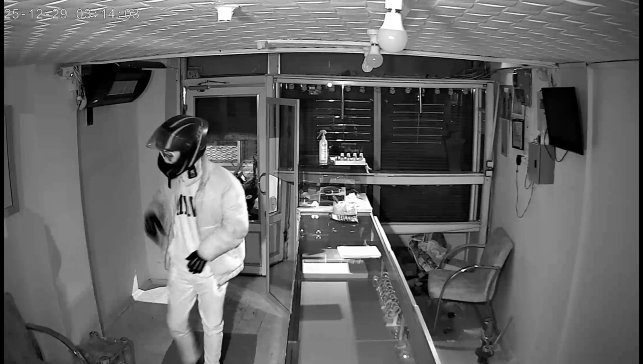 Kuyumcudan 5-6 kilo altın çaldılar, parasıyla lüks araç satın aldılar