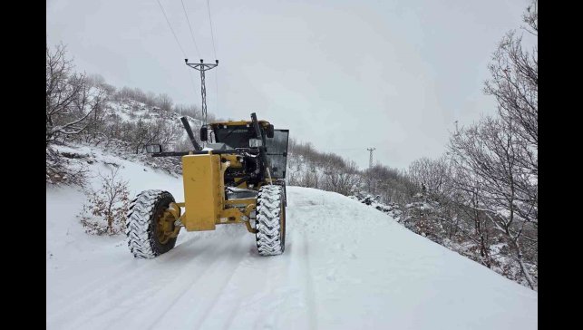 Elazığ'da 88 köy yolunda çalışmalar sürüyor