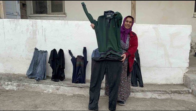 Kars'ta Sibirya soğukları: Dışarıya asılan çamaşırlar dakikalar içinde dondu