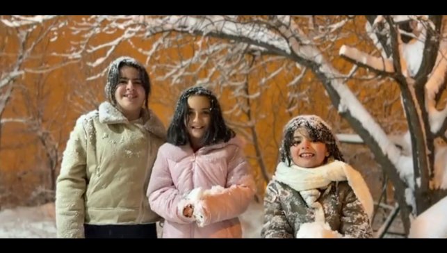 Hakkari'de yoğun kar yağışı en çok çocukları sevindirdi