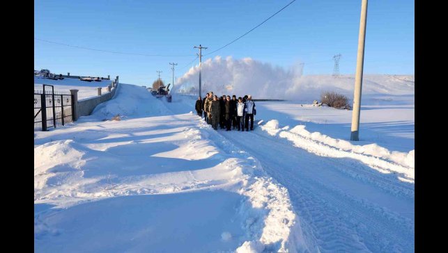 Bitlis'te karla mücadele çalışmaları aralıksız devam ediyor