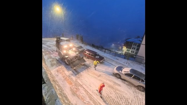 Kemaliye'de karla mücadele çalışmaları aralıksız sürüyor
