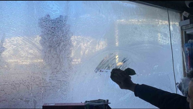 Karlıova buz tuttu: Yetişkinler cefasını, çocuklar ise sefasını sürdü